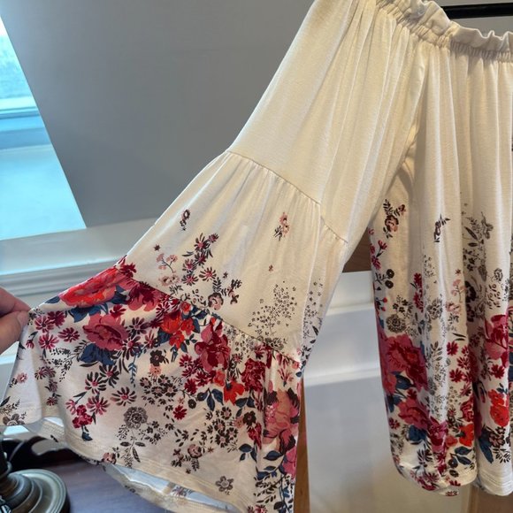 Jun & Ivy New With Tags from Francesca's Boat Neck or Off the Shoulder Blouse - Picture 2 of 4